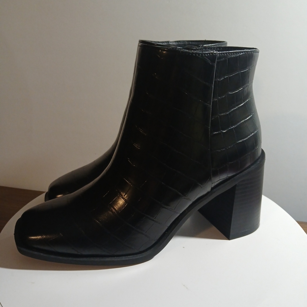Time and tru Woman Calf width Booties size 6